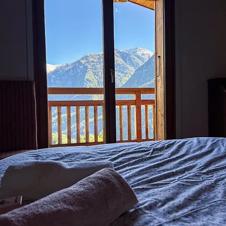 Pretty Snowflake With Garden Chalet Les Houches